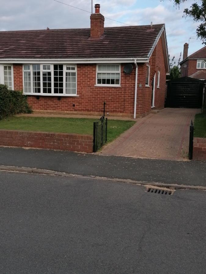 Spring Gardens Holiday Bungalow Cayton Exterior photo